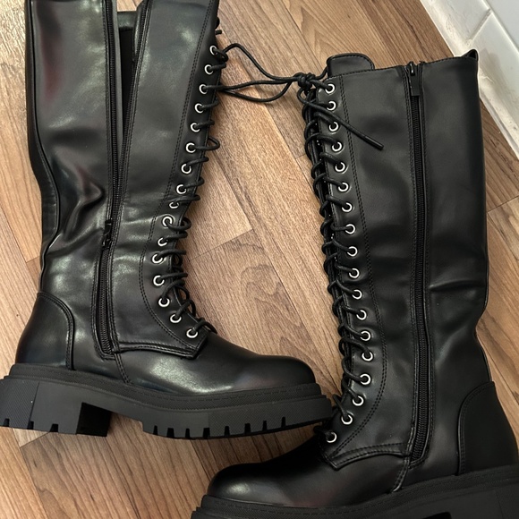 Brand new with box combat boots - Picture 2 of 4